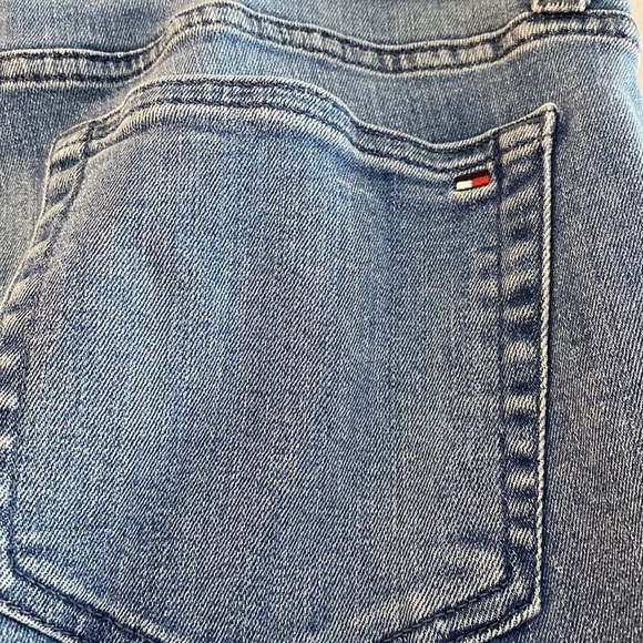 Tommy Hilfinger denim leggings with cute zippers on hem. Size 14.
C - Picture 10 of 16